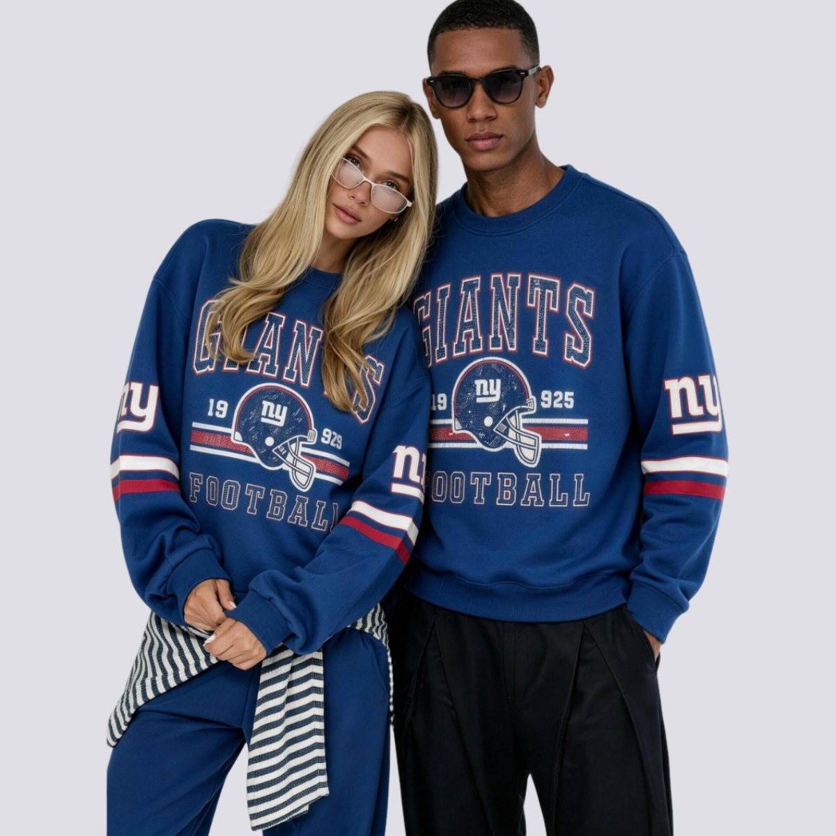 New York Giants Vintage Football Helmet Graphic Crewneck Sweatshirt Secondary image