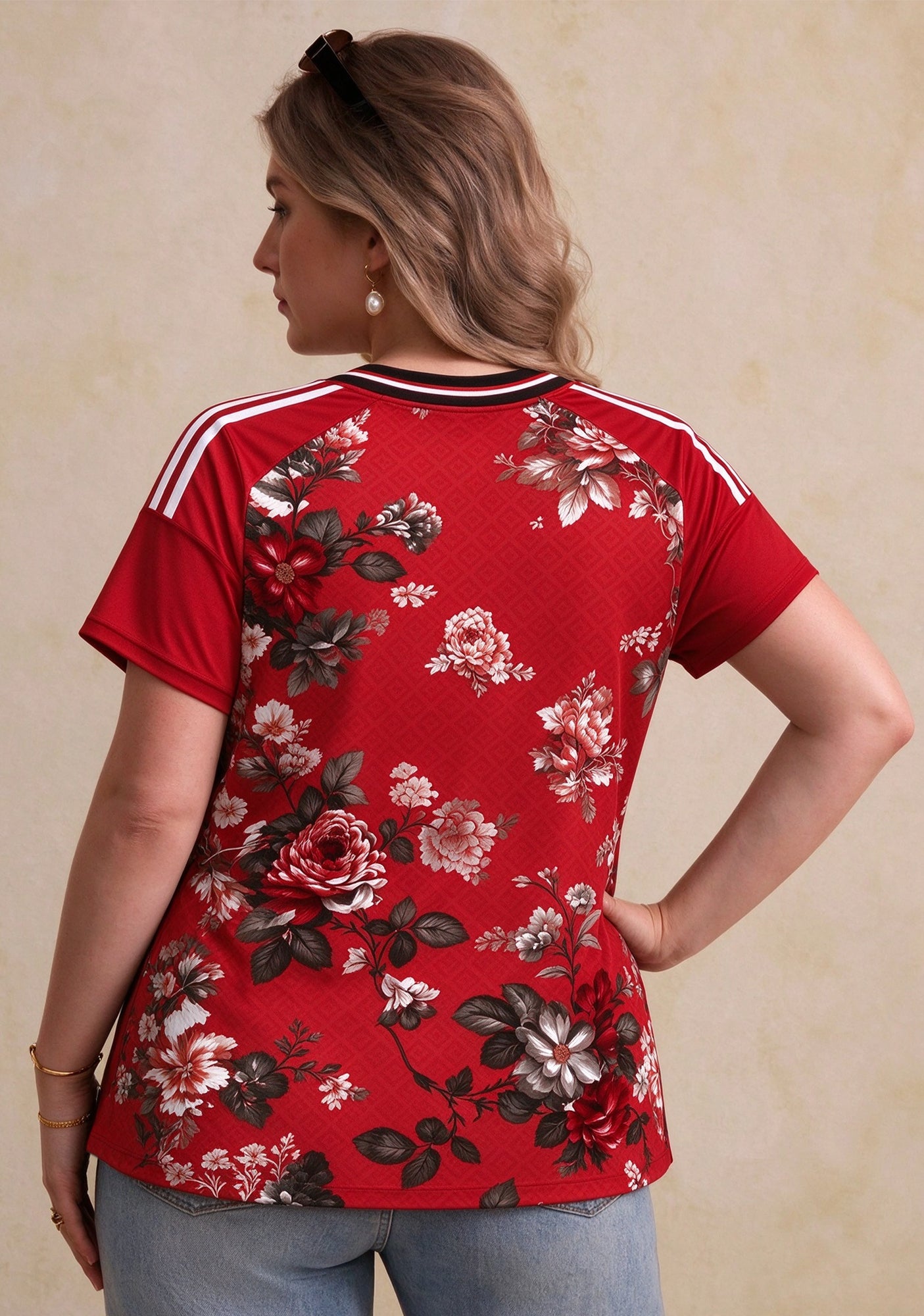 Women's Tampa Bay Buccaneers Floral V-Neck T-Shirt Secondary image