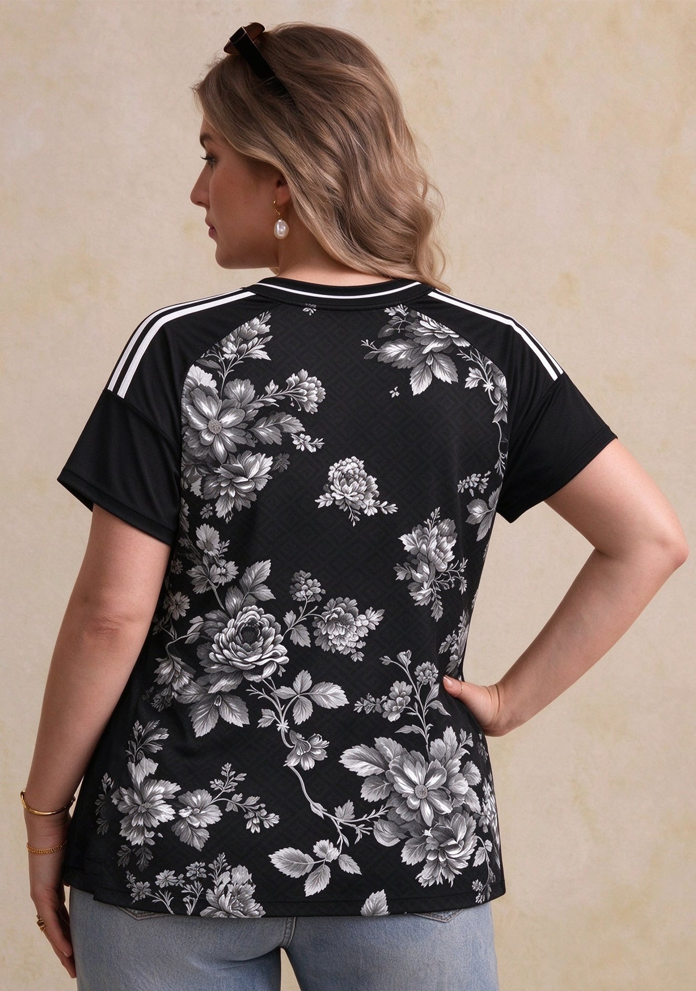 Women's Las Vegas Raiders Floral V-Neck T-Shirt Secondary image