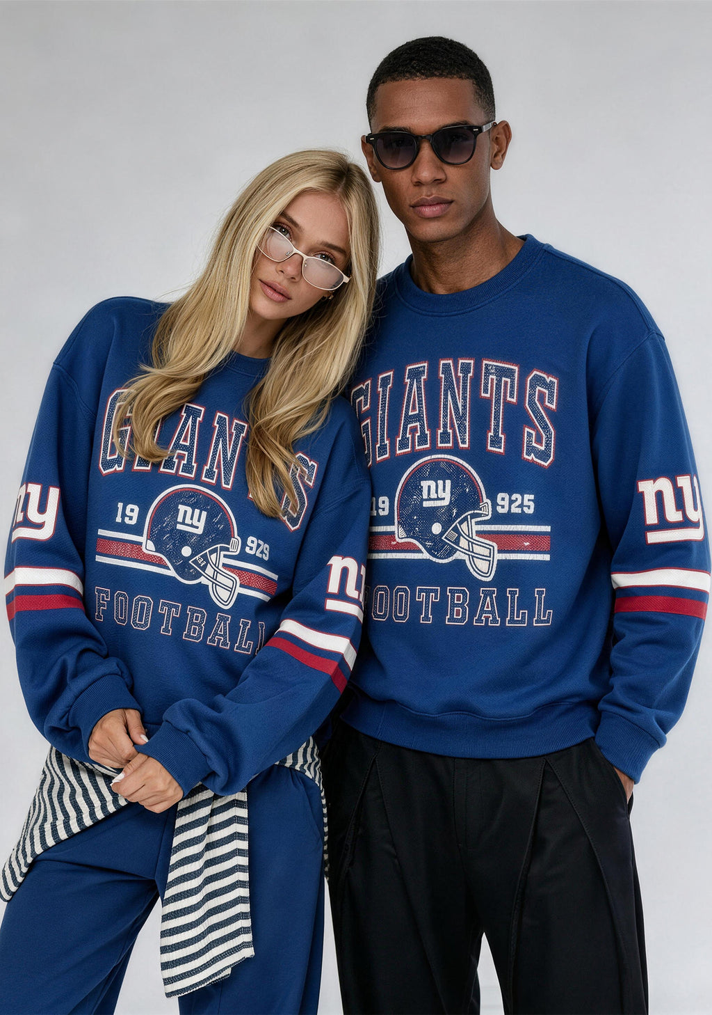 New York Giants Vintage Football Helmet Graphic Crewneck Sweatshirt