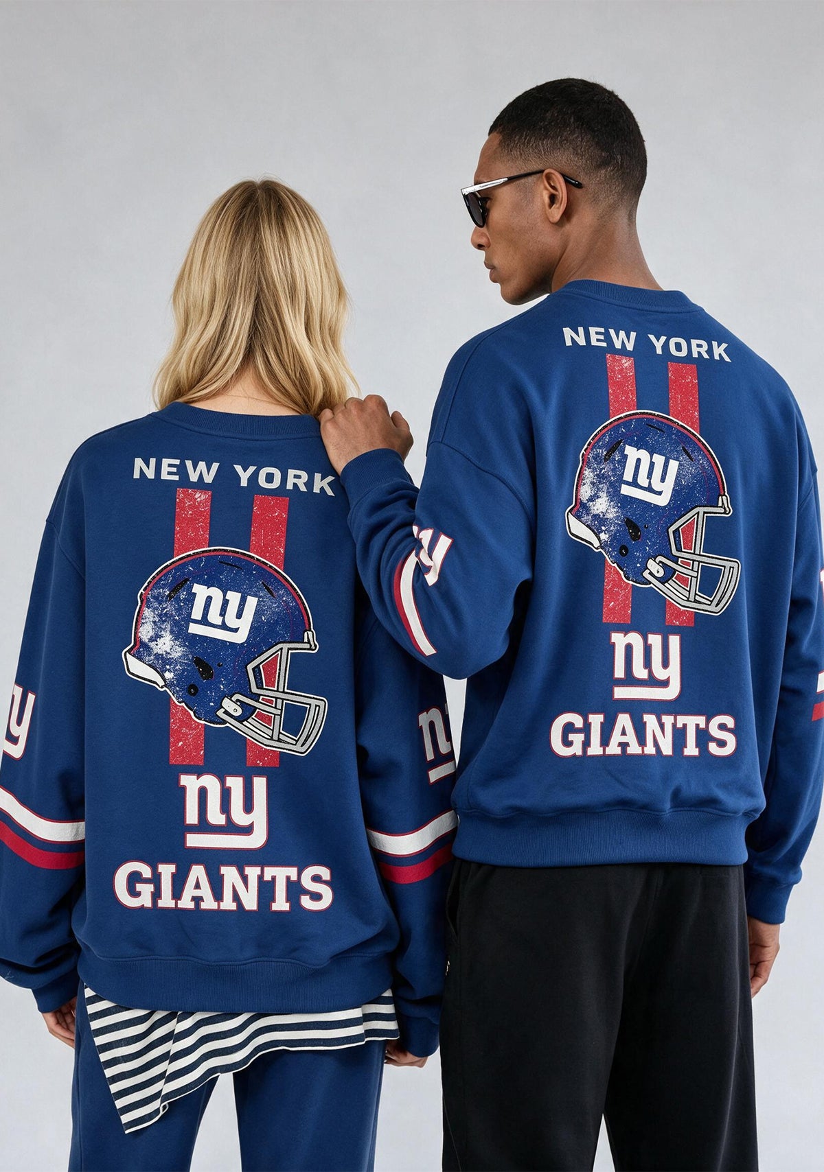 New York Giants Vintage Football Helmet Graphic Crewneck Sweatshirt