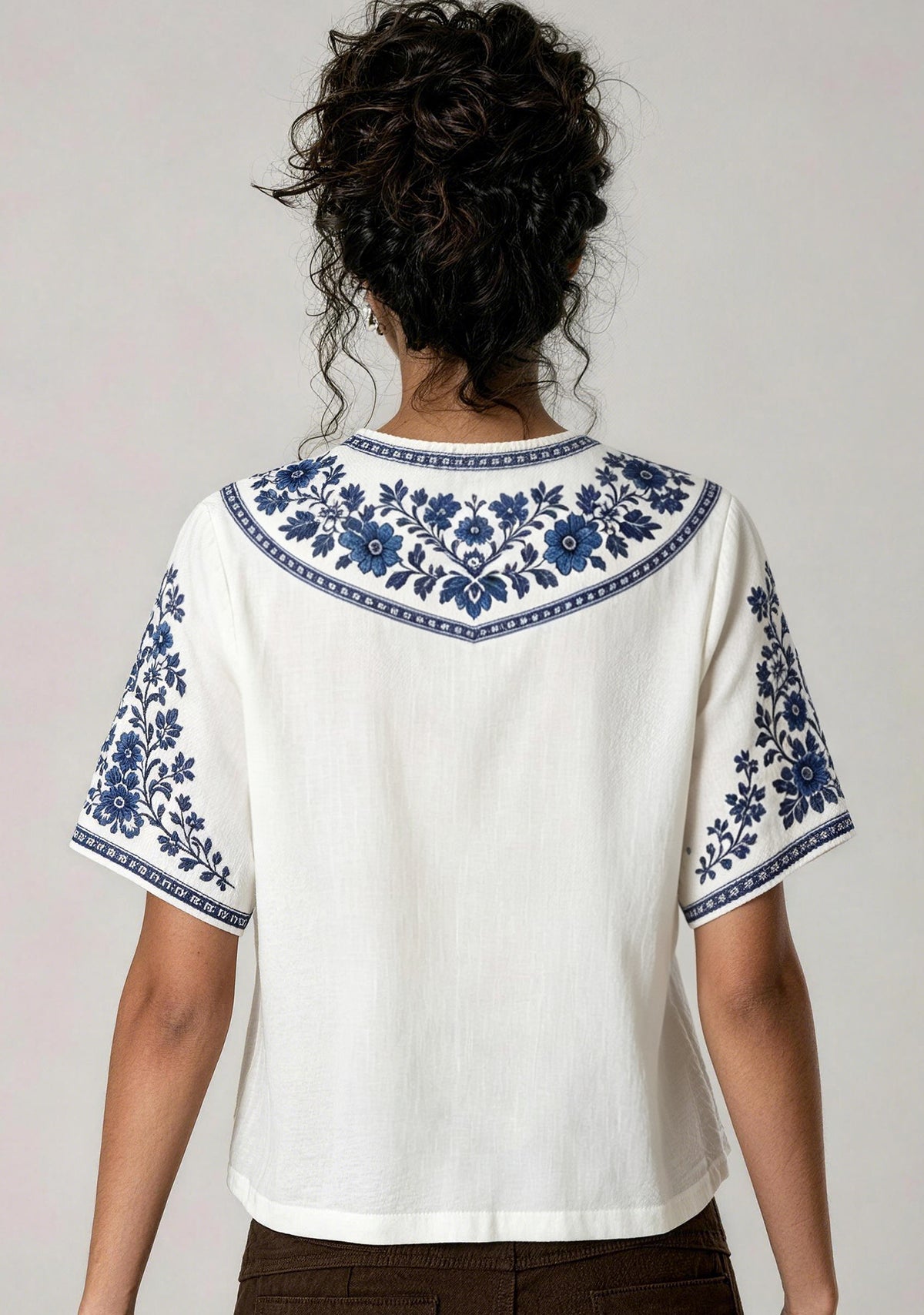 New York Yankees Drip‑Style Graphic V-Neck Blouse